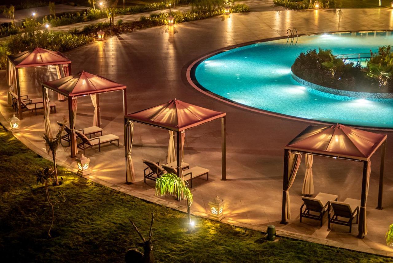 Hawthorn Suites By Wyndham Dwarka Exterior photo