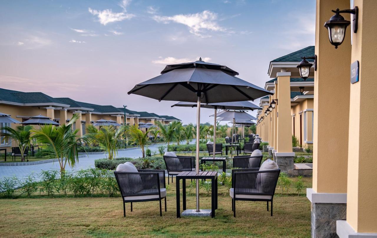 Hawthorn Suites By Wyndham Dwarka Exterior photo