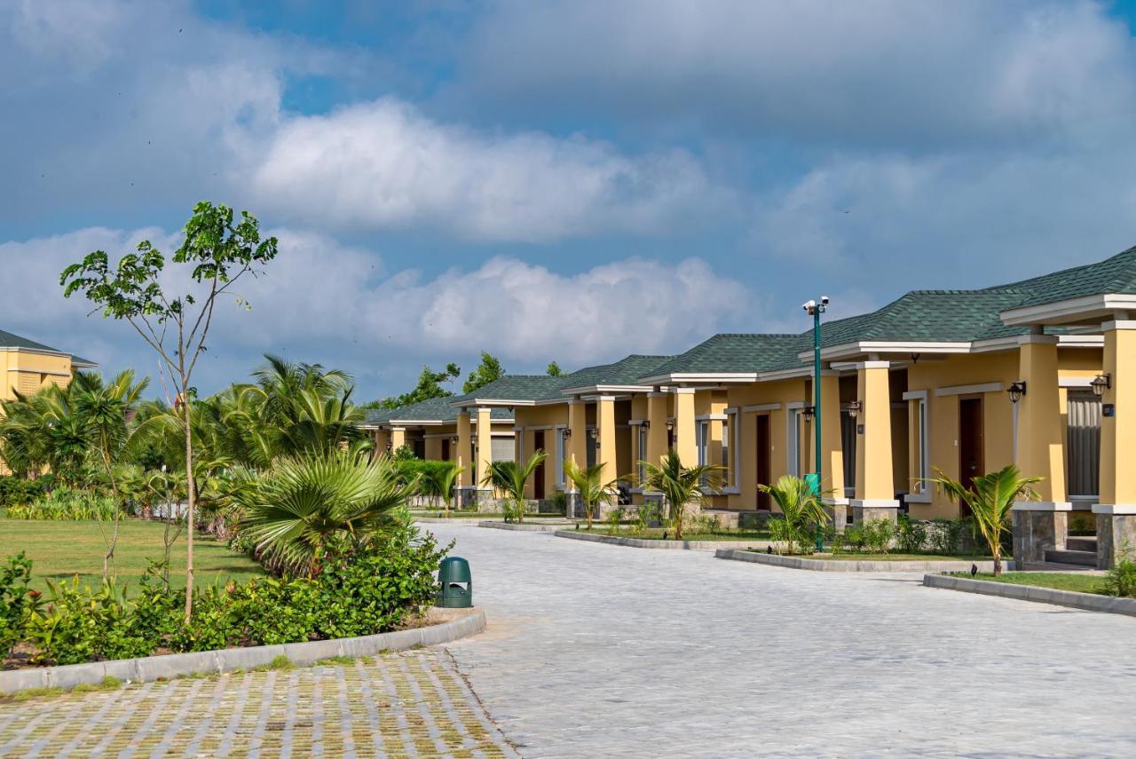 Hawthorn Suites By Wyndham Dwarka Exterior photo