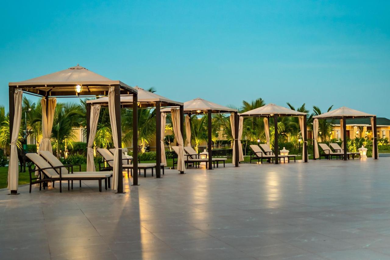 Hawthorn Suites By Wyndham Dwarka Exterior photo