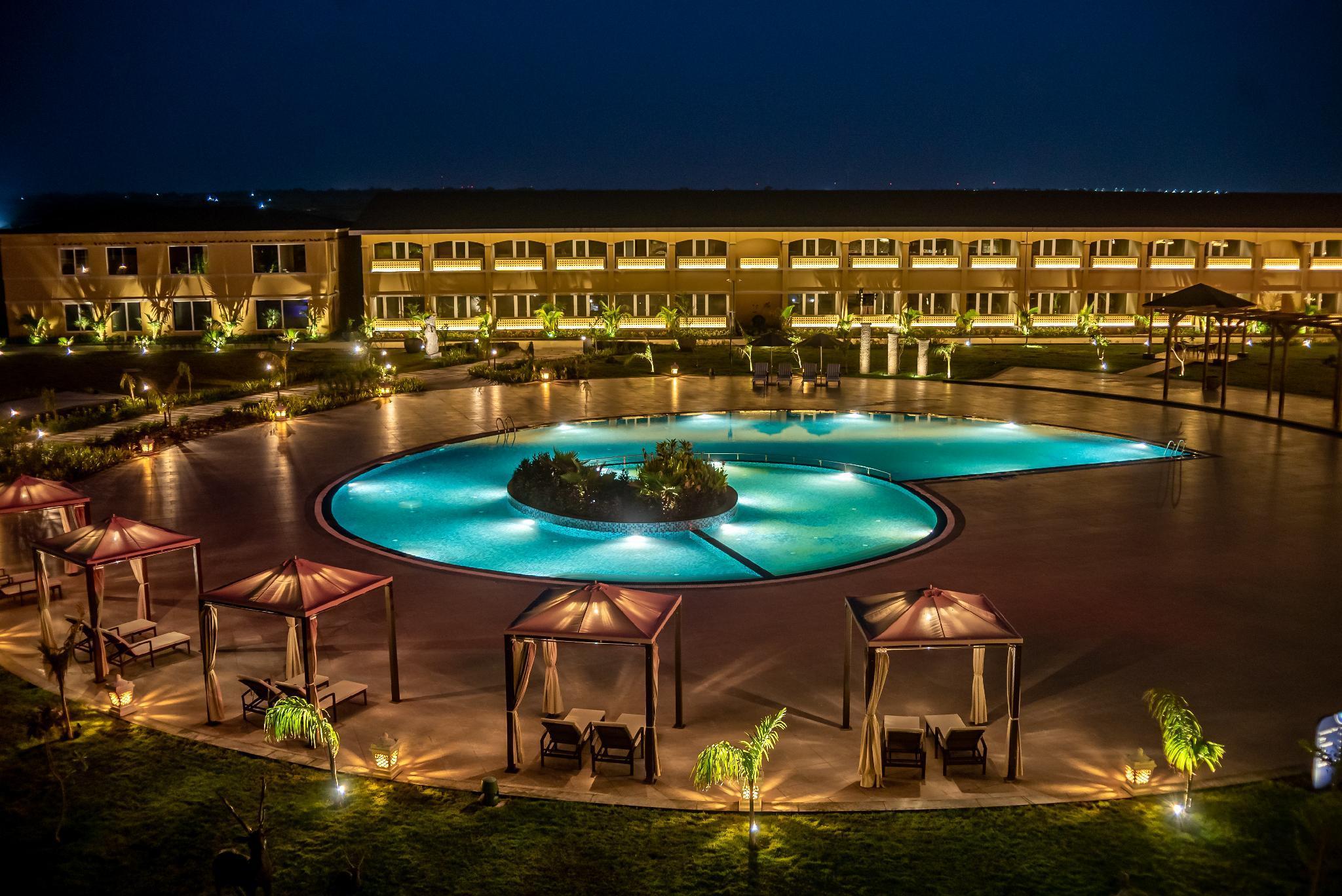 Hawthorn Suites By Wyndham Dwarka Exterior photo