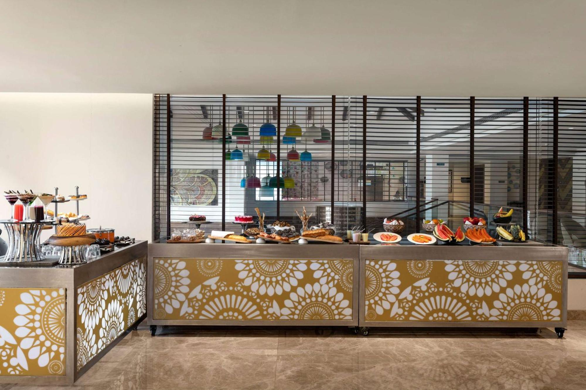 Hawthorn Suites By Wyndham Dwarka Exterior photo
