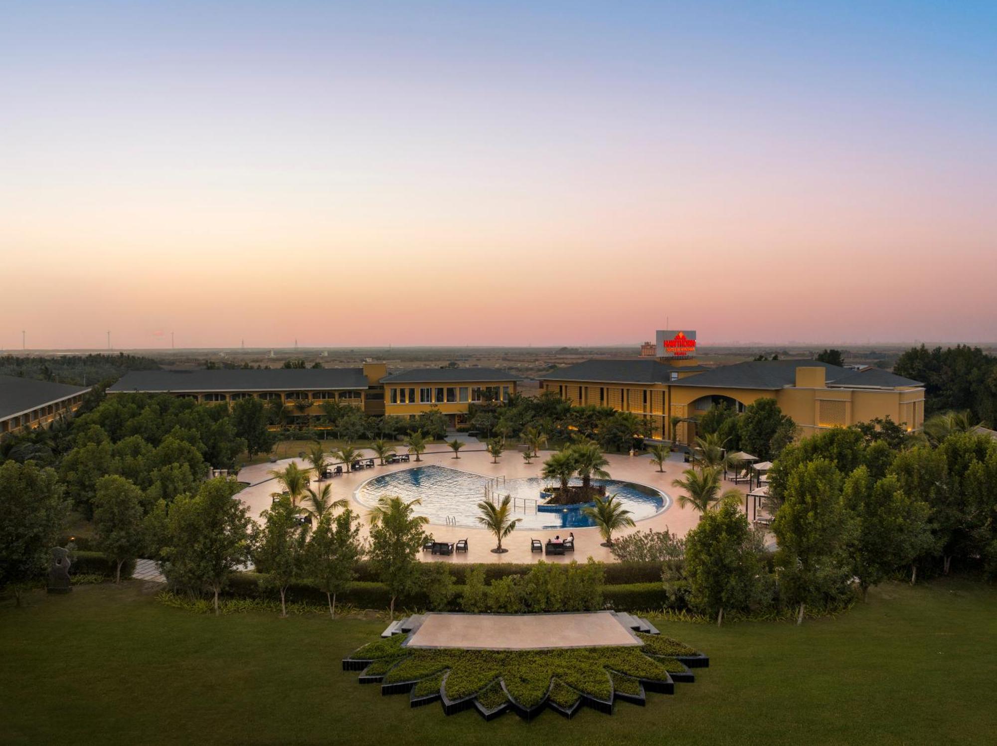 Hawthorn Suites By Wyndham Dwarka Exterior photo