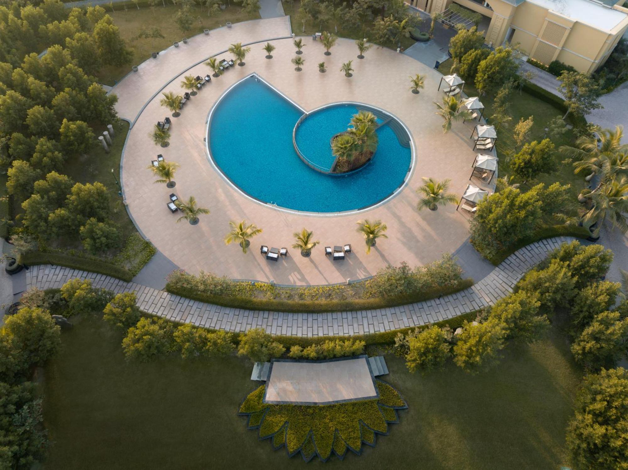 Hawthorn Suites By Wyndham Dwarka Exterior photo